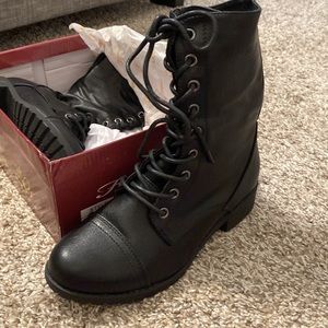 Combat boots